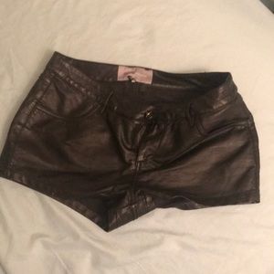 Black foreign exchange shorts size S